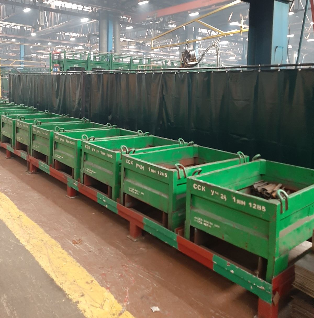 Оснащение сварочного участка машиностроительного завода защитными сварочными занавесками с затемнением (R9)