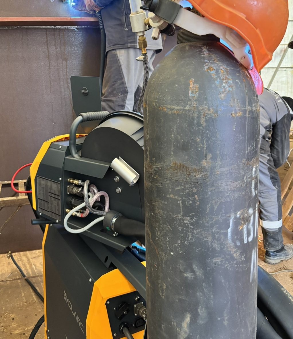 Поставка сварочного полуавтомата KOLARC XM500 W Pulse