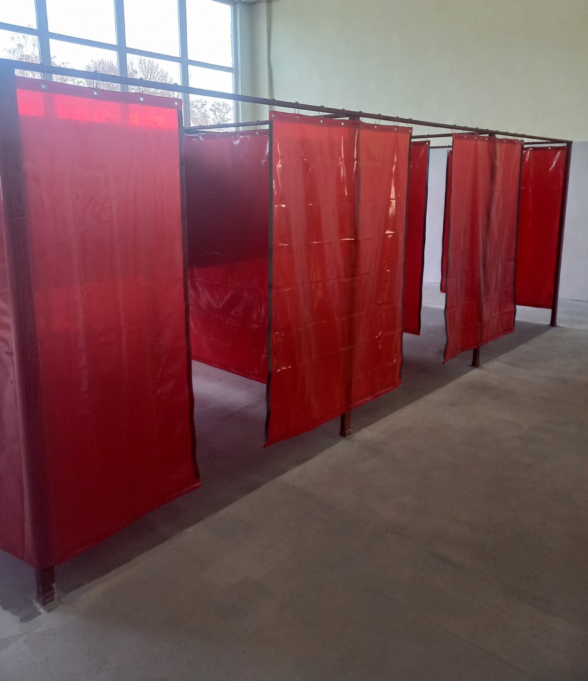 Оснащение учебного заведения сварочными занавесками с затемнением DIN 9 